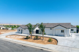 9717-9713 Krista Vineyard Way in Bakersfield, CA - Foto de edificio - Building Photo