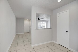 12607 Veterans Memorial Dr-Unit -B in Houston, TX - Building Photo - Building Photo