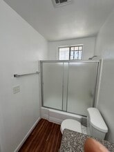 1722 S Barrington Ave, Unit 4 in Los Angeles, CA - Foto de edificio - Building Photo