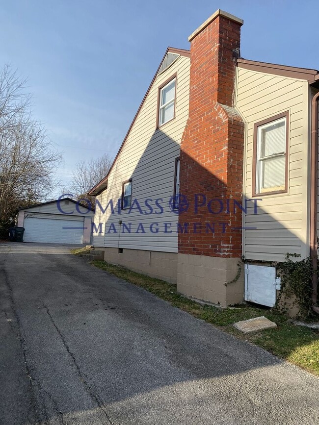 1009 Meadow Ln in Lexington, KY - Building Photo - Building Photo