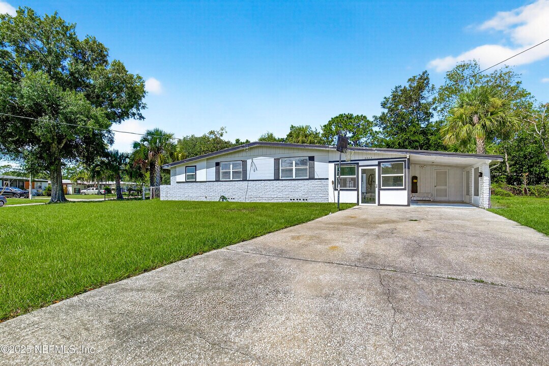 6635 Blackwood Dr in Jacksonville, FL - Building Photo