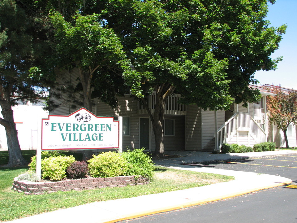 Evergreen Village Apartments in Gooding, ID - Foto de edificio