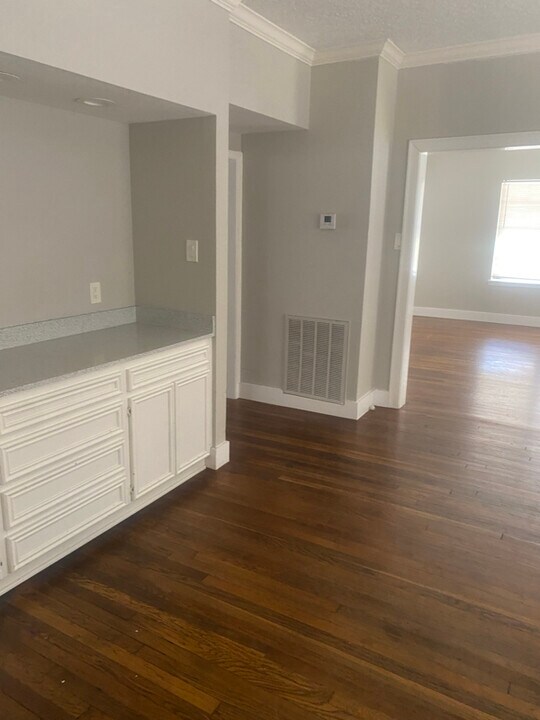 1946 W Dallas St in Houston, TX - Building Photo