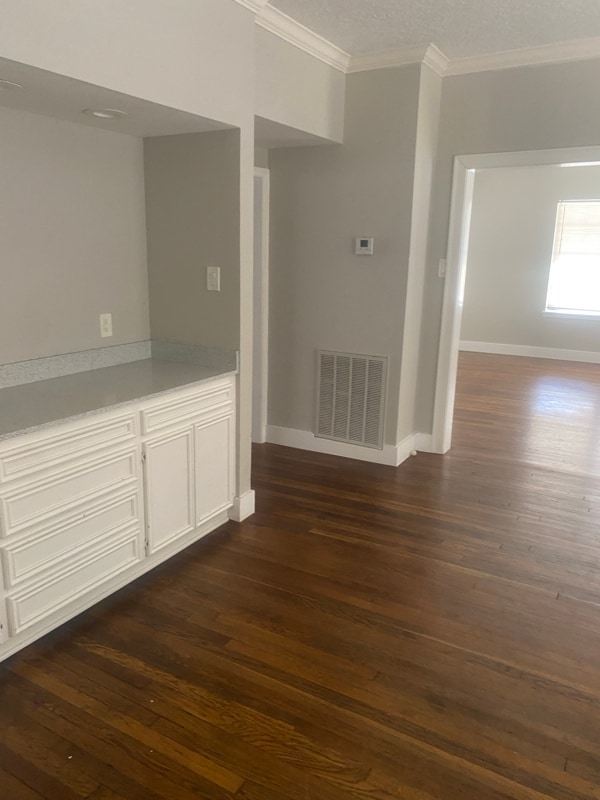 property at 1946 W Dallas St