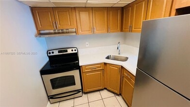 801 NW 47th Ave in Miami, FL - Foto de edificio - Building Photo