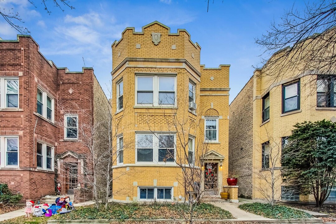 5706 N Washtenaw Ave in Chicago, IL - Building Photo