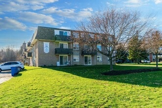 Huron Manor in Owen Sound, ON - Building Photo - Building Photo