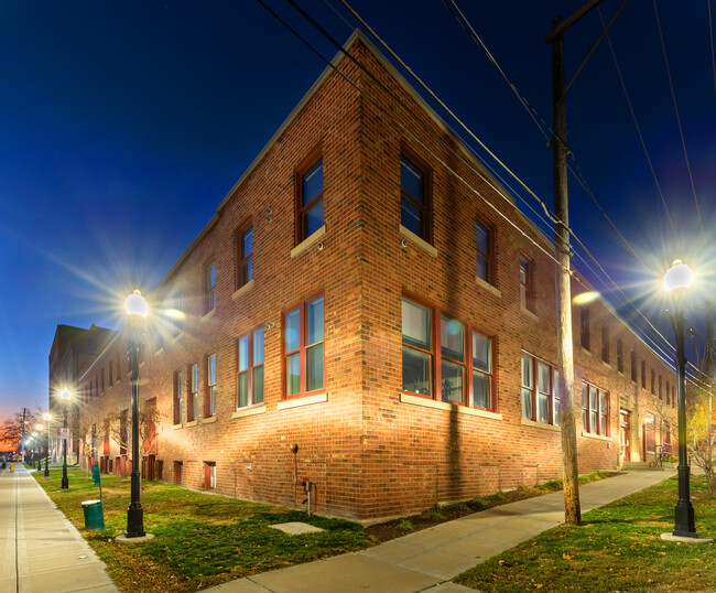 Crescent Lofts in Davenport, IA - Foto de edificio - Building Photo