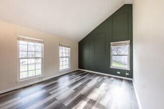 135 Seton Creek Dr in Oswego, IL - Building Photo - Building Photo