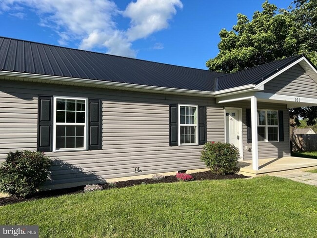 203 NEPTUNE Way in Inwood, WV - Building Photo - Building Photo