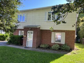 72 Highland Terrace in Manhasset, NY - Building Photo