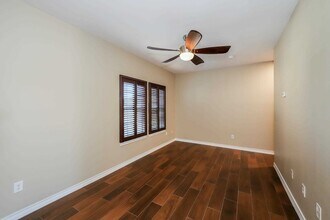 2445 Monarch Dr, Unit 801 in Laredo, TX - Foto de edificio - Building Photo