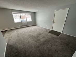 Grecian Gardens Apartments in Rochester, NY - Foto de edificio - Building Photo