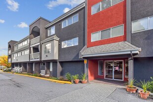 5664-5200 200 St in Langley, BC - Building Photo