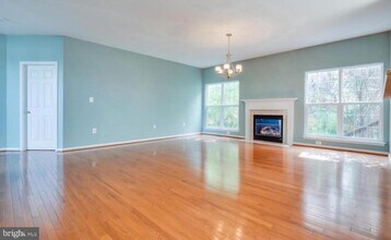 8464 Hessian Hill Ct in Linton Hall, VA - Building Photo - Building Photo