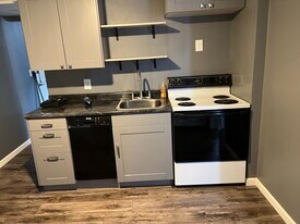 836 Evergreen St, Unit 836.5 in Eau Claire, WI - Building Photo