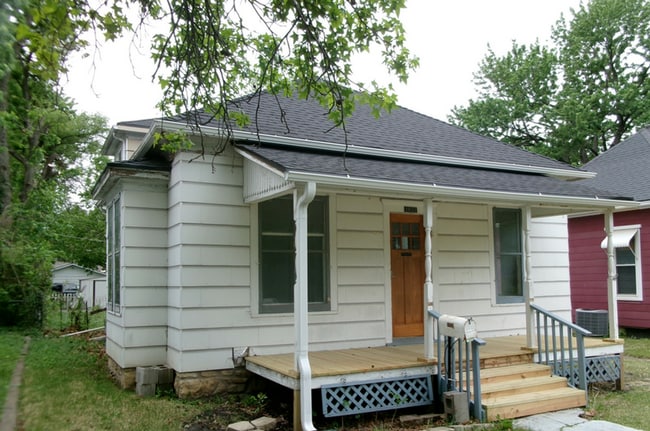 property at 1823 SW 2nd St