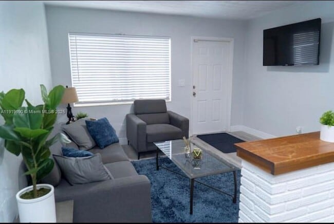 6512 SW 24th St in Miramar, FL - Building Photo - Building Photo