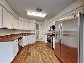 12241 Woodglen Cir in Clermont, FL - Foto de edificio - Building Photo