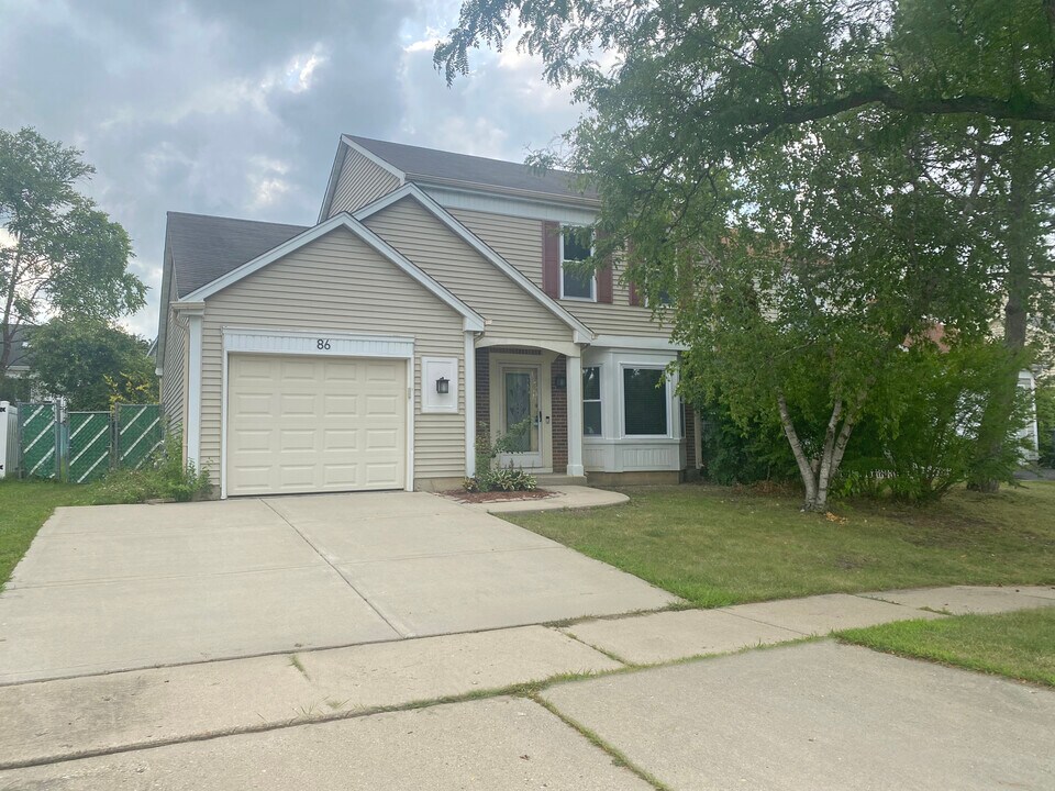 86 Bradford Ln in Mundelein, IL - Building Photo