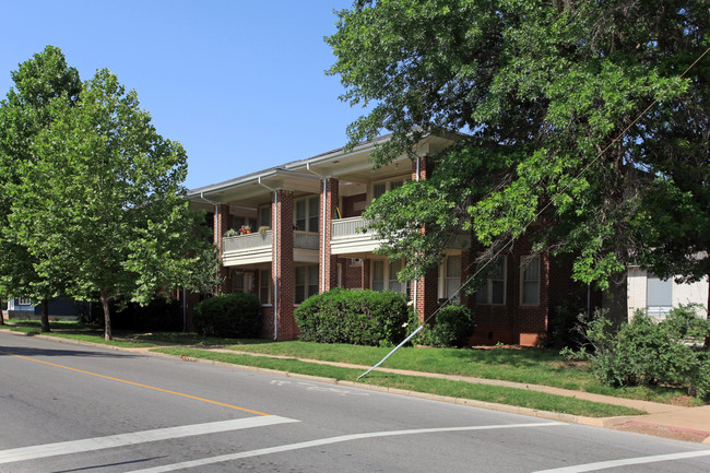 2117 N Shartel Ave in Oklahoma City, OK - Foto de edificio - Building Photo