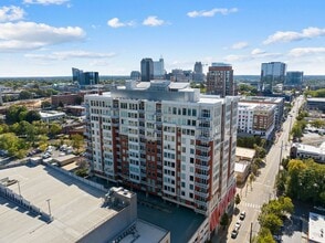 400 W North St in Raleigh, NC - Building Photo - Building Photo