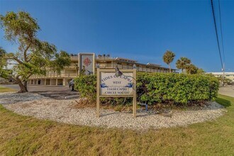 11650 Capri Cir S, Unit 105 in Treasure Island, FL - Building Photo - Building Photo