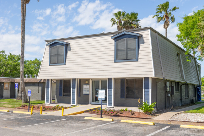 Latitude in Corpus Christi, TX - Foto de edificio - Building Photo