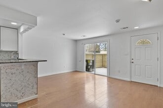 8619 Welbeck Way in Gaithersburg, MD - Building Photo - Building Photo