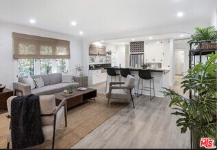 839 N Mansfield Ave in Los Angeles, CA - Building Photo - Building Photo