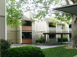 Jerron Place in Sacramento, CA - Foto de edificio - Building Photo