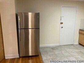 222 Babcock St, Unit 3A in Brookline, MA - Building Photo