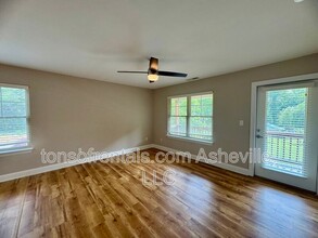 252 Wash Creek Dr in Hendersonville, NC - Building Photo - Building Photo