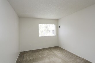 Creekside Villas Apartments in San Diego, CA - Building Photo - Interior Photo