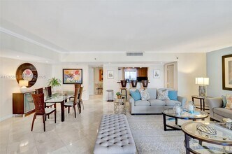 520 Brickell Key Dr in Miami, FL - Building Photo - Building Photo