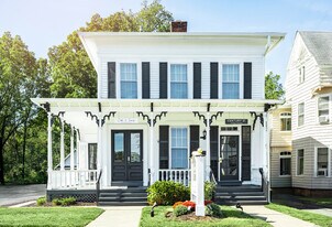 2239 Main St in Glastonbury, CT - Building Photo