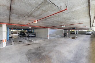 1621 Bay Rd, Unit 906 in Miami Beach, FL - Building Photo - Building Photo