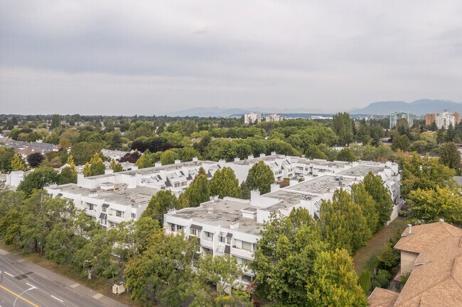 Canterbury Court in Richmond, BC - Building Photo - Building Photo