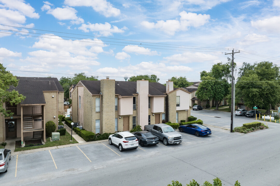 Lago Viejo Condominiums in Rancho Viejo, TX - Building Photo