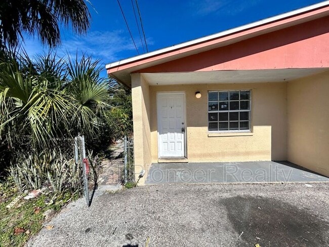 1016 E Seneca Ave in Tampa, FL - Building Photo - Building Photo