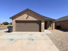 301 E 77th St in Lubbock, TX - Building Photo