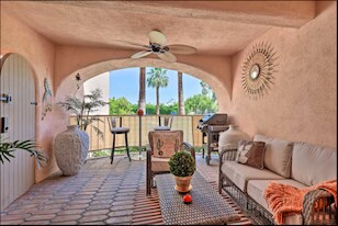 500 E Amado Rd, Unit 405 in Palm Springs, CA - Building Photo