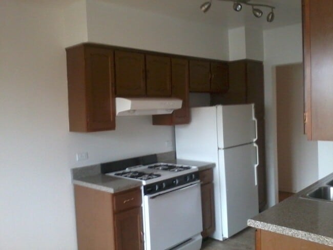 2426 183rd St, Unit 213 in Homewood, IL - Building Photo - Building Photo