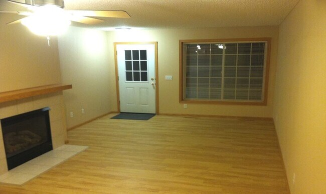 20602 Erin Way in Farmington, MN - Foto de edificio - Building Photo