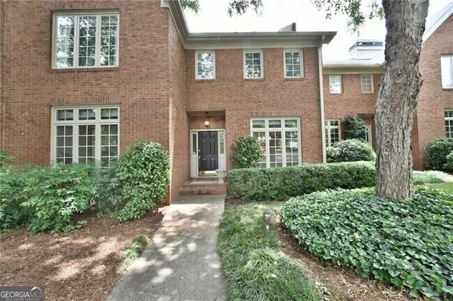 property at 11 Paces W Dr NW