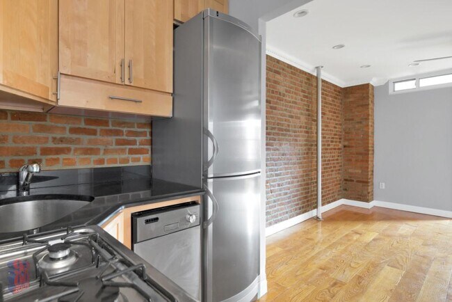 120 1st Ave., Unit 3 in New York, NY - Building Photo - Building Photo