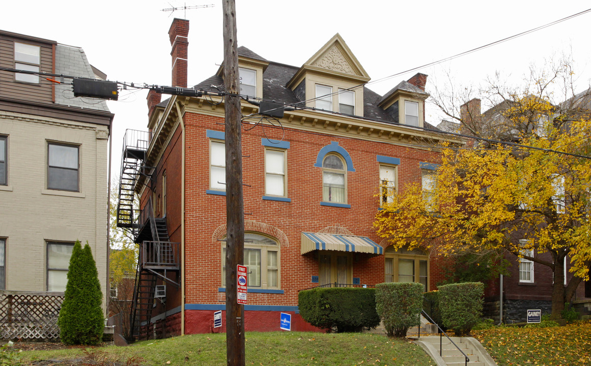 220 S Fairmount St in Pittsburgh, PA - Building Photo