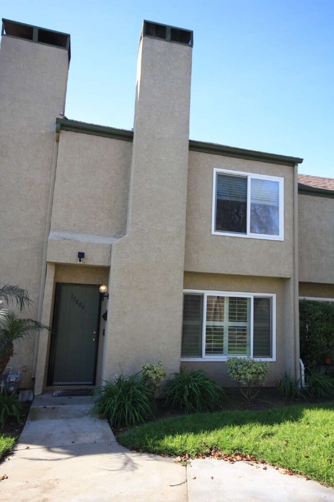 15886 Indies Ct in Fountain Valley, CA - Foto de edificio - Building Photo