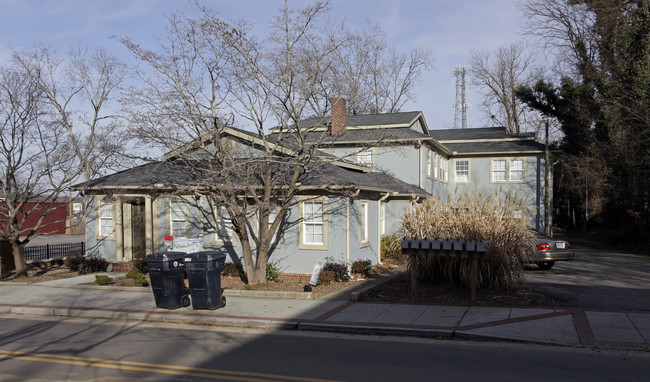 121-137 Sharpe St in Anderson, SC - Foto de edificio - Building Photo