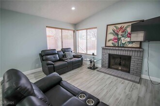 7399 Topeka Dr in Las Vegas, NV - Building Photo - Building Photo